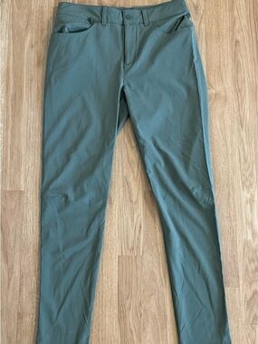 EUC Women’s Columbia Omni-Shield Advanced Repellency Athleisure Pants - Green-8
